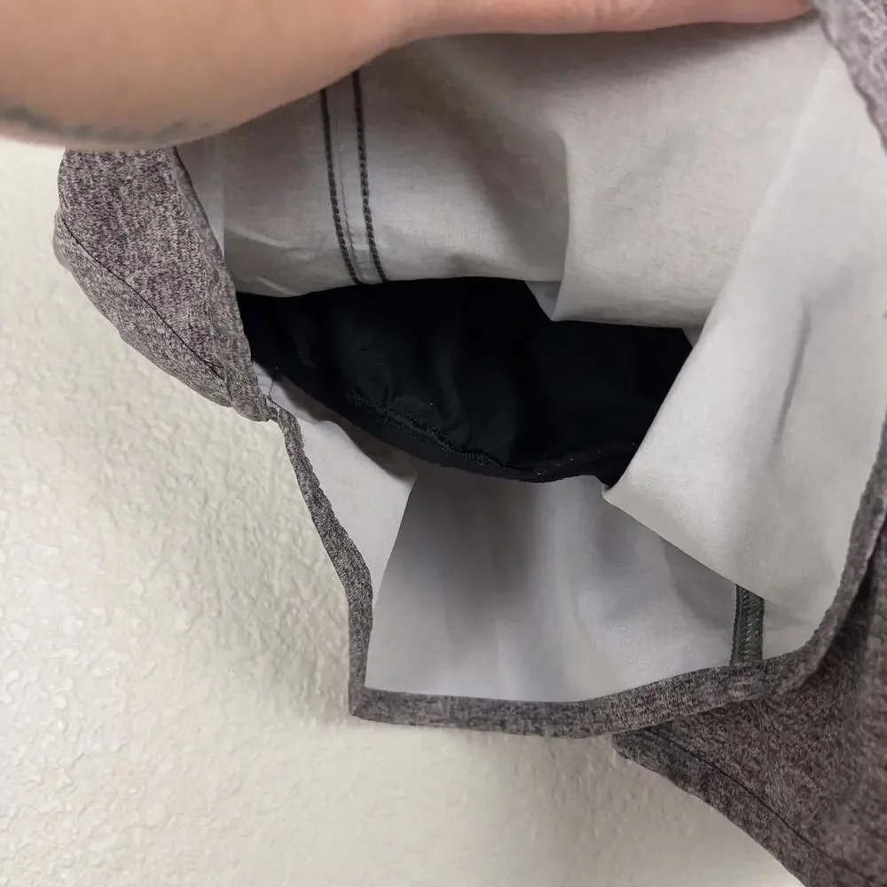 Lululemon Tracker Short‎ V * 4